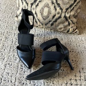 Simply Vera Black Heels